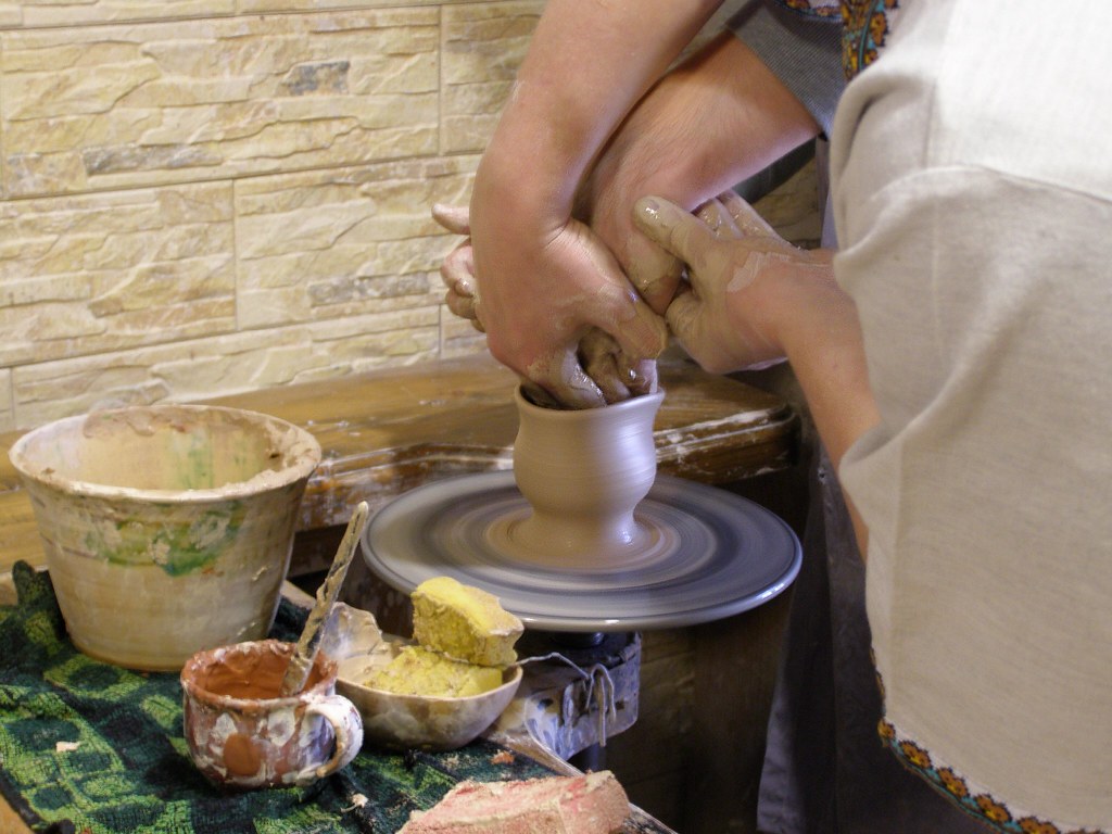 Ceramic hand bowl
