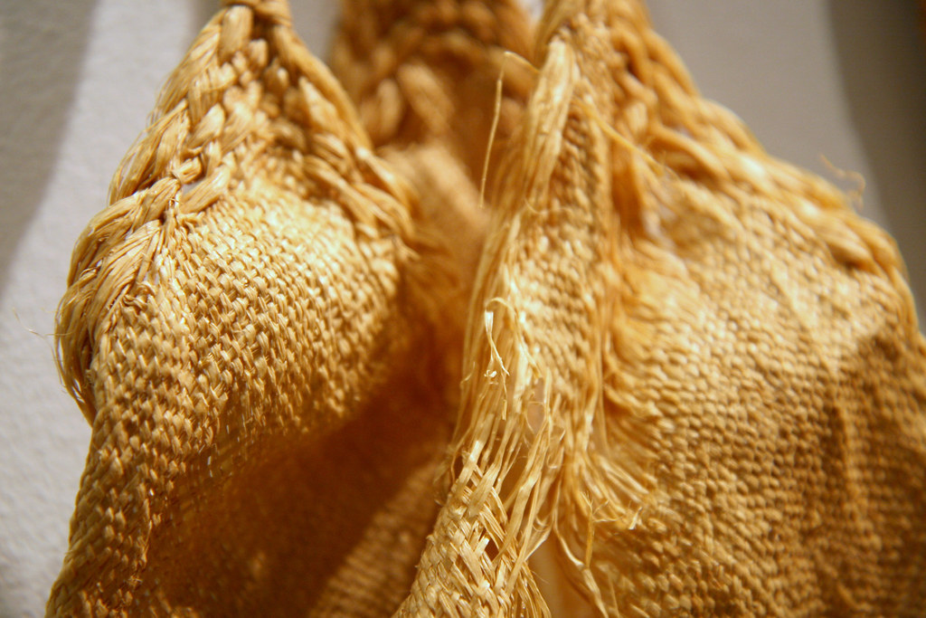 Straw market woven bag